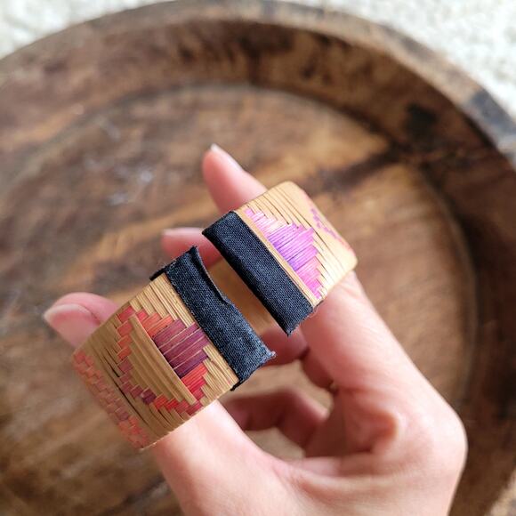 Hand woven grass bracelet - Picture 2 of 5